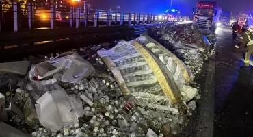 Niecodzienny wypadek pod Toruniem. Znicze zablokowały przejazd
