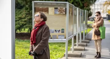W Toruniu została otwarta wystawa „Ostatni przystanek Charków 1940–2025”