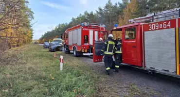 Poważny wypadek na drodze pod Toruniem. Pięć osób poszkodowanych, w tym dzieci