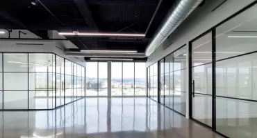 Znana firma rezygnuje z budowy biurowca w Toruniu. Zerwano kontrakt za 72 mln zł