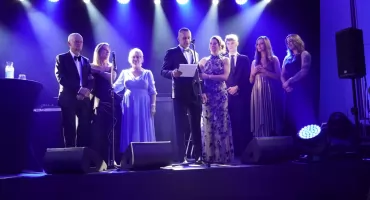 Rodzinna firma świętowała 40-lecie w hotelu w Toruniu. Na imprezie zaśpiewał Stachursky