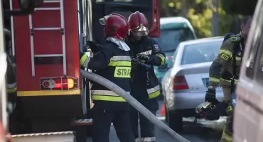 Pożar na terenie zakładu pod Toruniem. Jeden pracownik poszkodowany