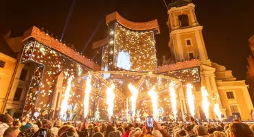 Znamy pierwszą gwiazdę Sylwestra w Toruniu. Piosenkarka wygadała się na koncercie