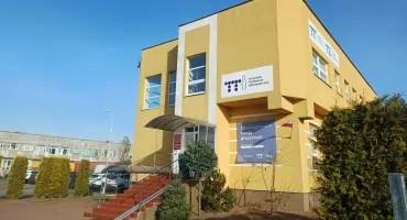 Wzorowy uczeń pobił nauczycielkę w Toruniu. Dyrektorka zabrała stanowczy głos