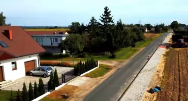 Droga pod Toruniem została przebudowana. Mieszkańcy zyskali też chodnik