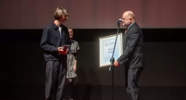 Aktor Eryk Kulm odebrał w Toruniu statuetkę Poli Negri