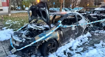 Celowe podpalenie auta na parkingu w Toruniu. Właściciel kupił je dzień wcześniej