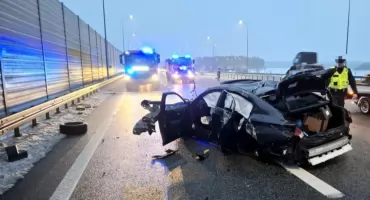 Kierowca wjechał w barierę na drodze pod  Toruniem. Trafił do szpitala