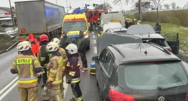 Karambol na drodze pod Toruniem. Trzy osoby trafiły do szpitala