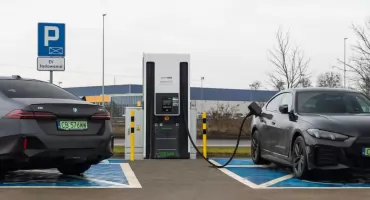 Pod Toruniem powstała stacja do elektryków. Oferuje szybkie ładowanie