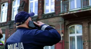 Atak na policjanta w Toruniu. 55-latek ukrywał nóż przy nadgarstku