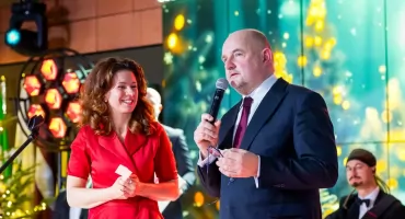 Marszałek promuje tradycyjną polską wigilę w Brukseli