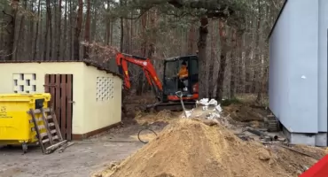 Magazyn Gminy Zławieś Wielka. Przy urzędzie została zamontowana szafa OLT