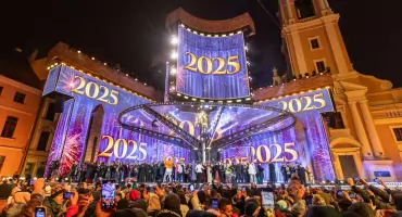 Symbol Sylwestra z Polsatem wraca na scenę. Poprowadzi imprezę w Toruniu