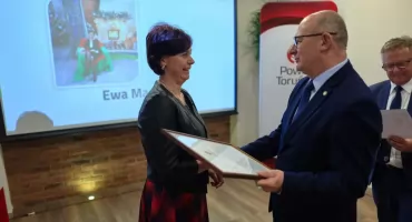 Magazyn Powiatu Toruńskiego. Ewa Madej z tytułem Społecznika Roku 2025