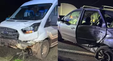 Wypadek na trasie Toruń - Bydgoszcz. Bus wjechał w osobówkę