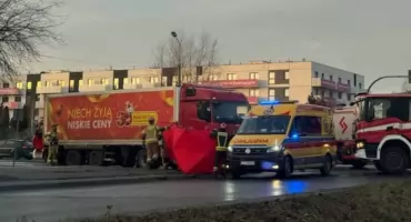Kierowca ciężarówki potrącił seniorkę w Toruniu. Kobieta zmarła w szpitalu