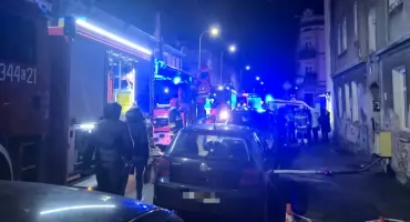 Pożar w kamienicy pod Toruniem. Paliła się klatka schodowa