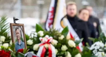 Pogrzeb radnego sejmiku województwa. Na cmentarzu żegnały go tłumy