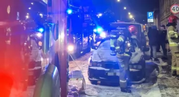 Kolejna niespokojna noc pod Toruniem. Strażacy znowu gasili pożar w kamienicy