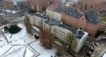 UMK chce sprzedać słynny budynek w Toruniu. Znamy potencjalnego kupca