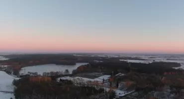 Akcja z udziałem drona pod Toruniem. Samochody wjechały na zamarznięte jezioro