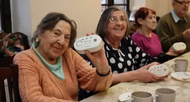 Czujniki czadu trafiły do potrzebujących seniorów w Chełmnie