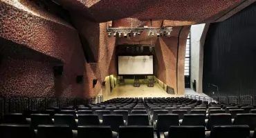 Kosmos Sztuki w Toruniu. Legenda polskiego teatru zagra swój słynny pierwszy spektakl