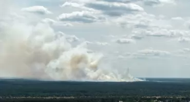 Ogromny pożar w Toruniu. Kłęby dymu są widoczne z daleka