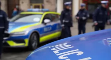 Szokujące sceny na parkingu pod Toruniem. Kierowca chciał wjechać w kobietę