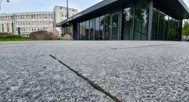 Problemy przy węźle przesiadkowym w Toruniu. Kiosk został zamknięty