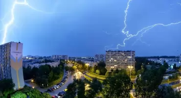 Rozległy front sunie do Torunia. Jest termin kolejnej burzy