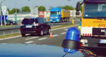 Wypadek w na ruchliwej drodze w Toruniu. Zderzyły się trzy samochody