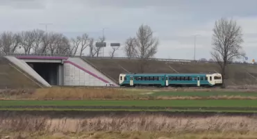 Pociąg zatrzymał się na torach pod Toruniem. Maszynista wezwał pomoc