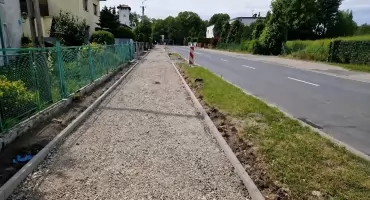 Pod Toruniem powstaje nowa droga dla rowerów. Ułatwi dojazd nad jezioro