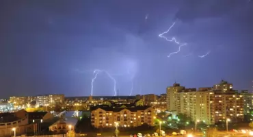 Będzie burza z silnymi opadami w Toruniu. IMGW wskazał konkretne godziny